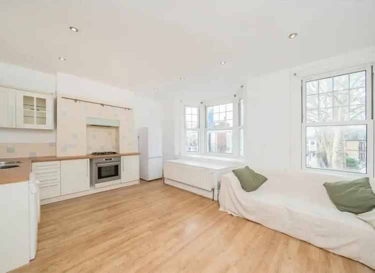 Spacious One Bedroom Flat near Bishops Park Putney