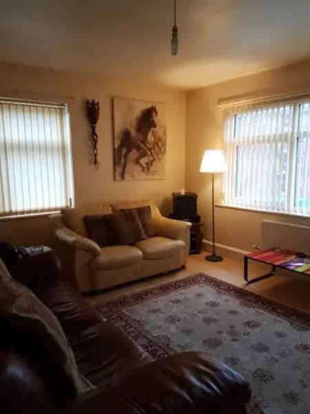 Spacious 2-Bed Flat Near Eccles Town Centre