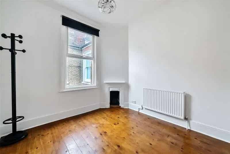 3 Bed Flat for Sale Modern Auction 56 Day Completion