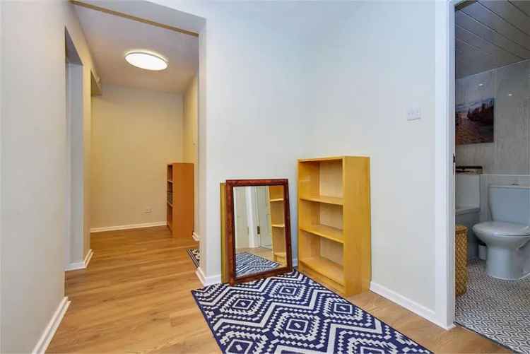 2 Bed Flat - Ground Floor with 1 Reception Room