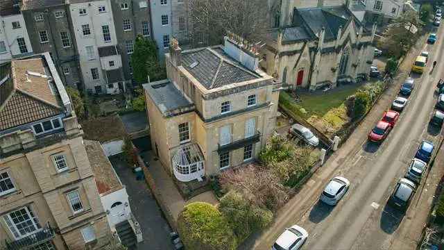 Grade II Listed Family House with Self Contained Flat