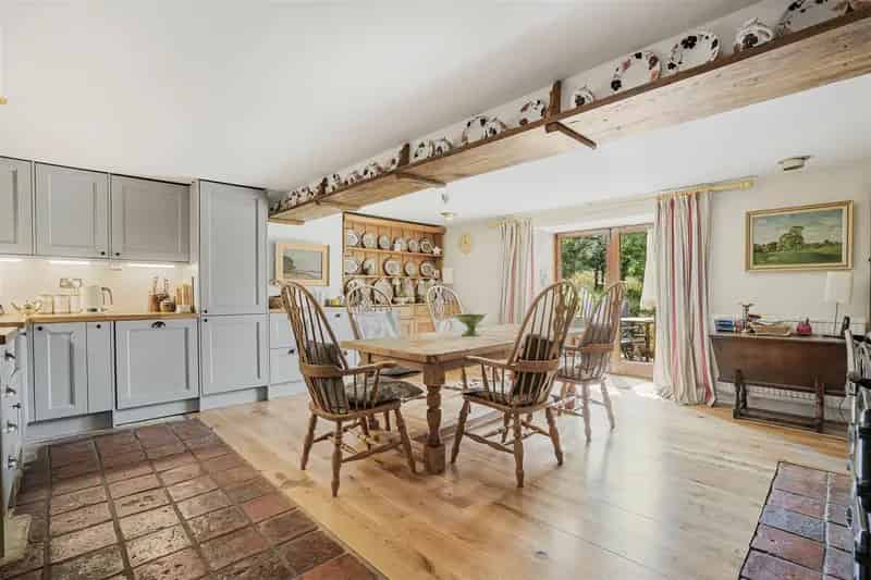 9 Bedroom House with Annexe and Extensive Grounds