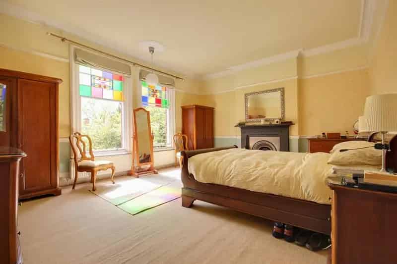 6 Bedroom Semi-Detached House for Sale