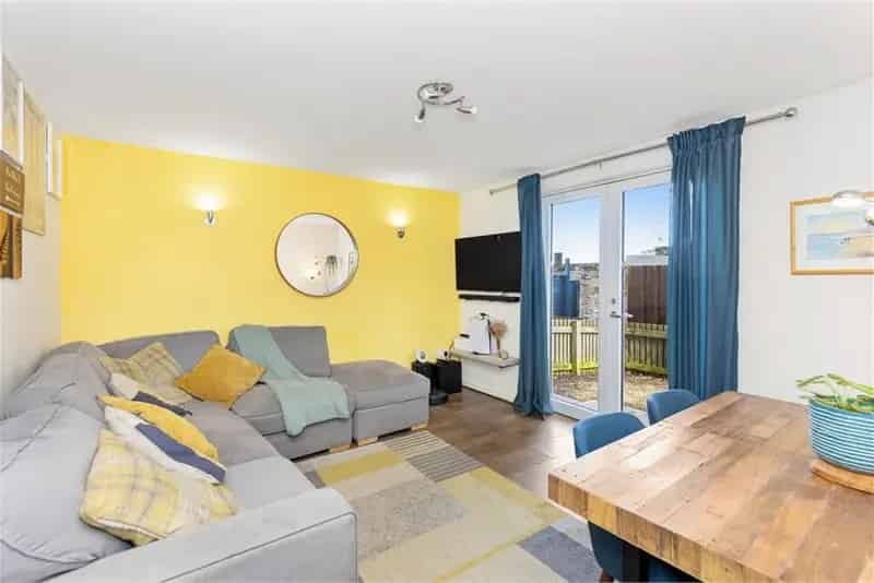 3 Bed Flat Ground Floor with Private Garden Near City Centre