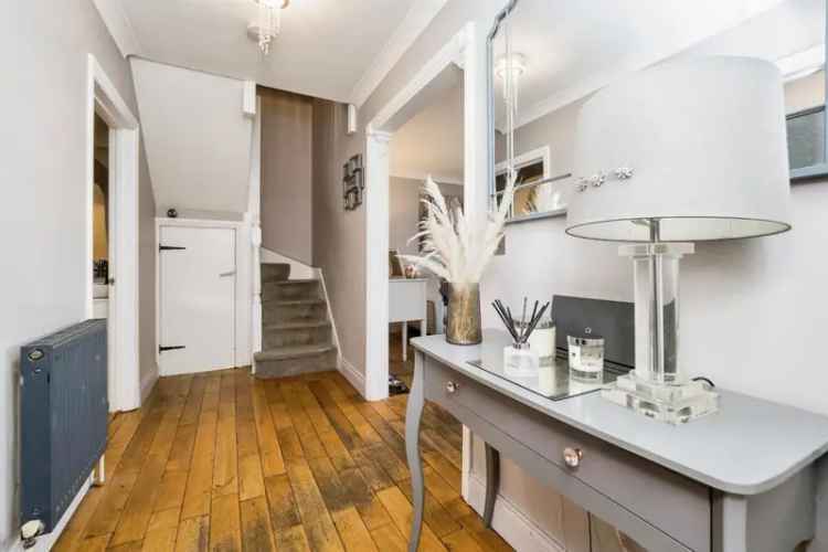 Rainham Three-Bedroom Semi-Detached House Family Home