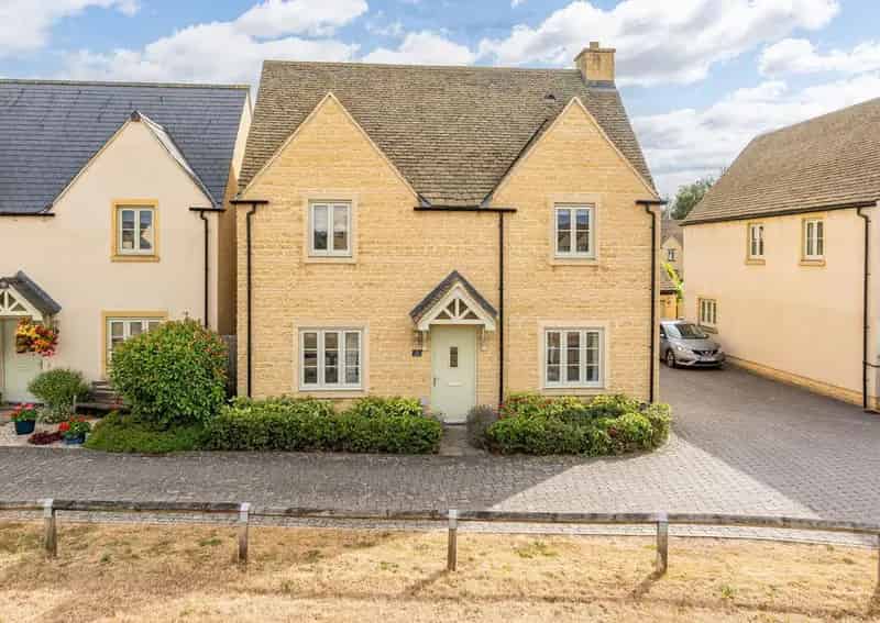 4 Bedroom Detached House for Sale in Tetbury