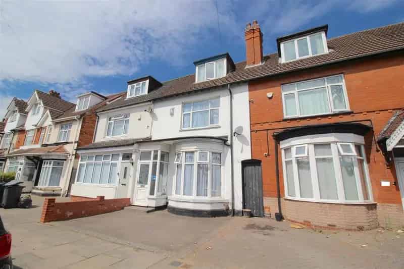 4 Bedroom Terrance House for Sale in Yardley