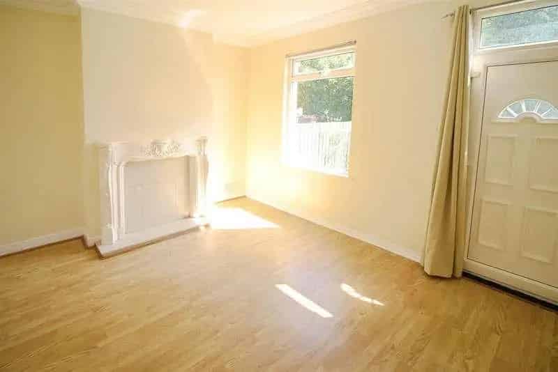 2 Bed House for Sale - Newly Carpeted, Loft Room, Garden