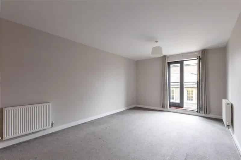 1 Bedroom Flat to Rent - 50 sq m - Parking & Bike Storage