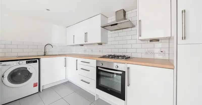 1 Bedroom Maisonette for Sale - Spacious Ground Floor Property