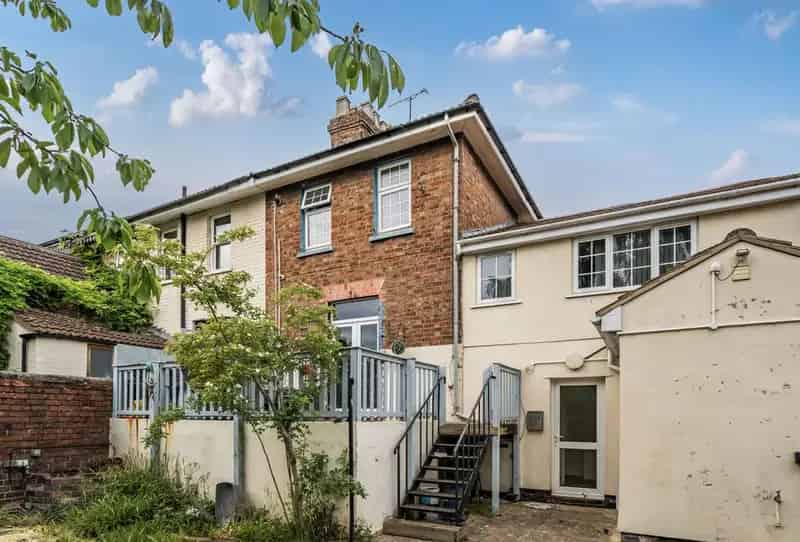 5 Bedroom Semi Detached House For Sale