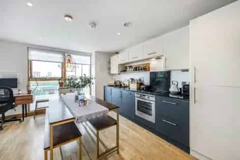 2 Double Bedroom 115m² Flat in London Ink Court