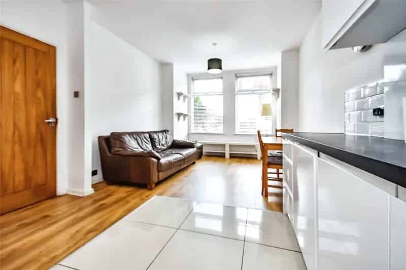 Spacious Duplex Apartment Two Double Bedrooms Modern Kitchen Two Bathrooms