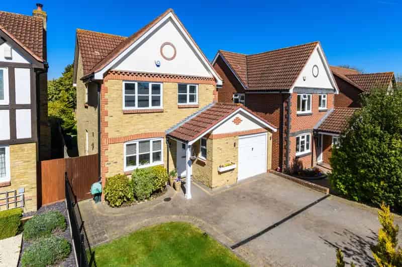 4 Bedroom Detached House for Sale Near Dartford Schools