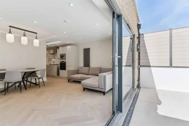 3 Bedroom Victorian Flat To Rent in Tooting