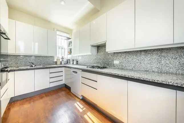 Flat to rent in Holland Park, London W11