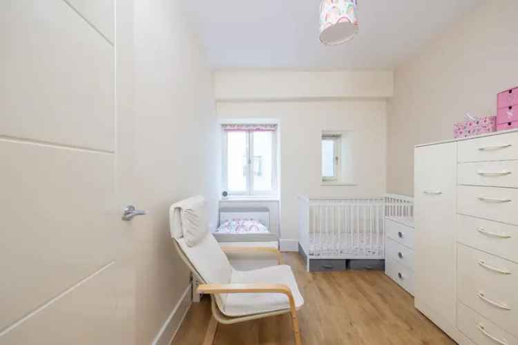 2 Bedroom Flat for Sale Garden Central Location