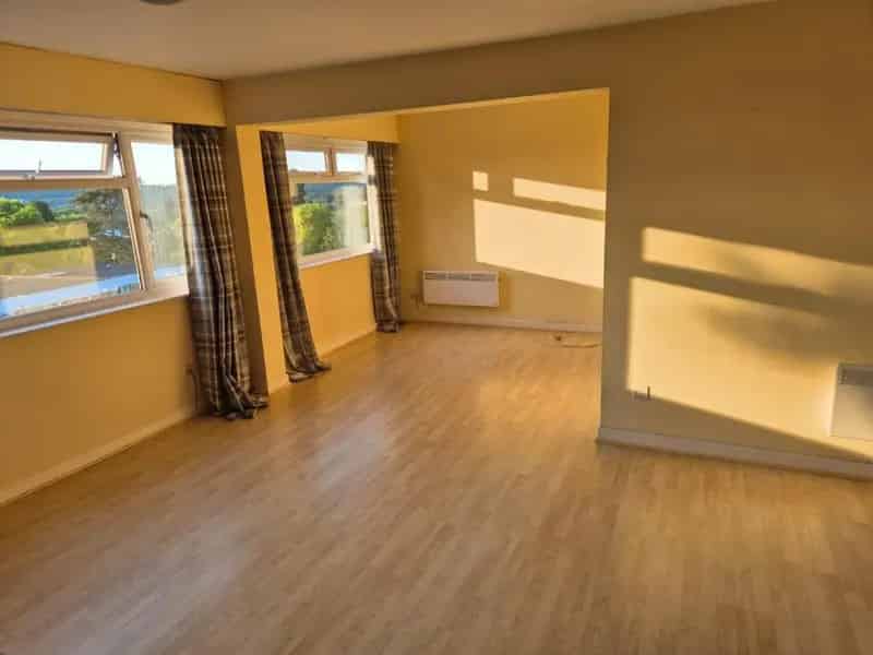 2 Bedroom Apartment Available May 30, 2025