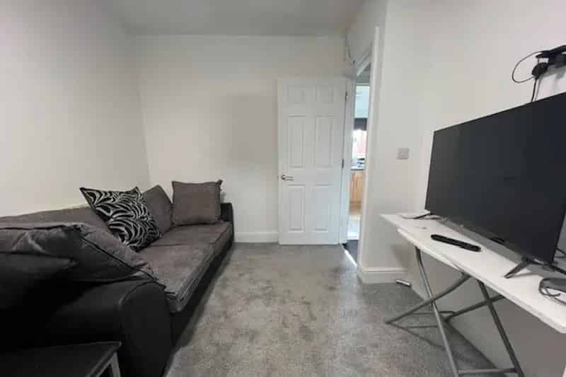 Five Bedroom HMO Semi-Detached House - Great Investment Opportunity