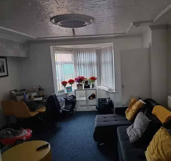 Semi Detached House Large Garden Near M6 and Primary School