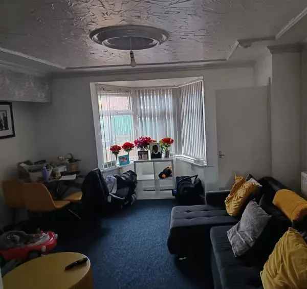 Semi Detached House Large Garden Near M6 and Primary School