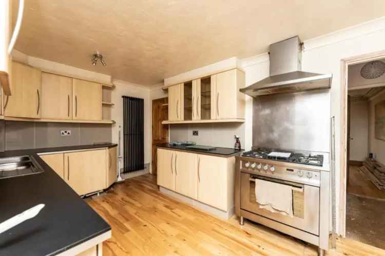 4 Bed Semi-Detached House with Annexe Potential