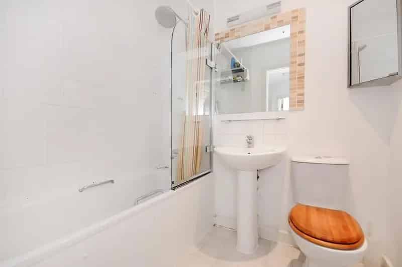 One Bedroom Modern Apartment near Transport Links