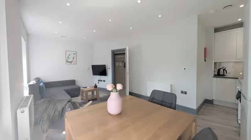 Flat For Rent , High Road, London, England