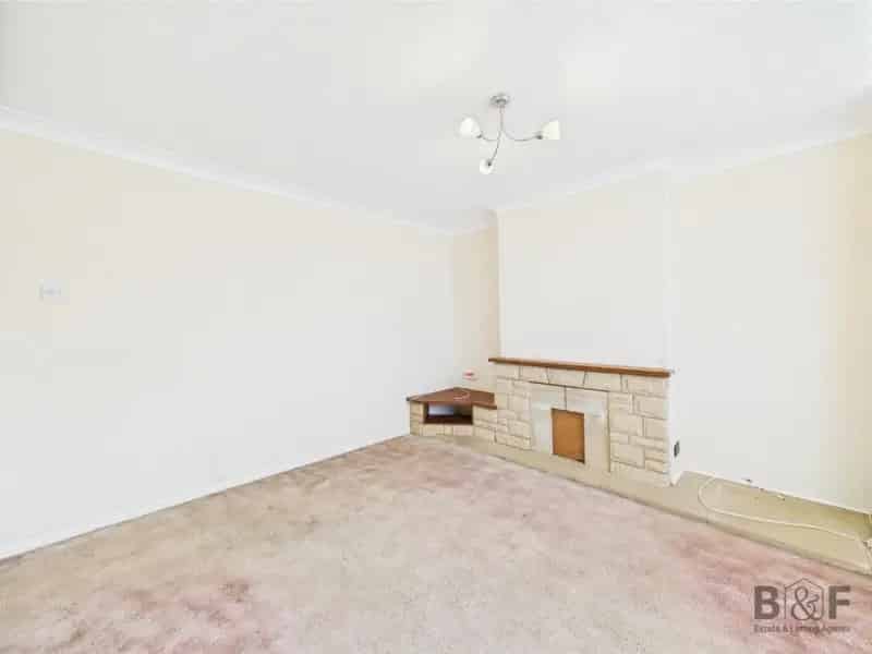 3 Bedroom Semi Detached House For Sale No Onward Chain