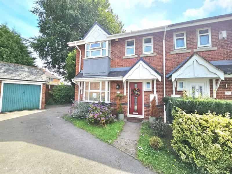 4 Bedroom Semi Detached House For Sale