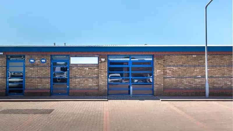 Slough Trading Estate Unit: Modern Industrial Space