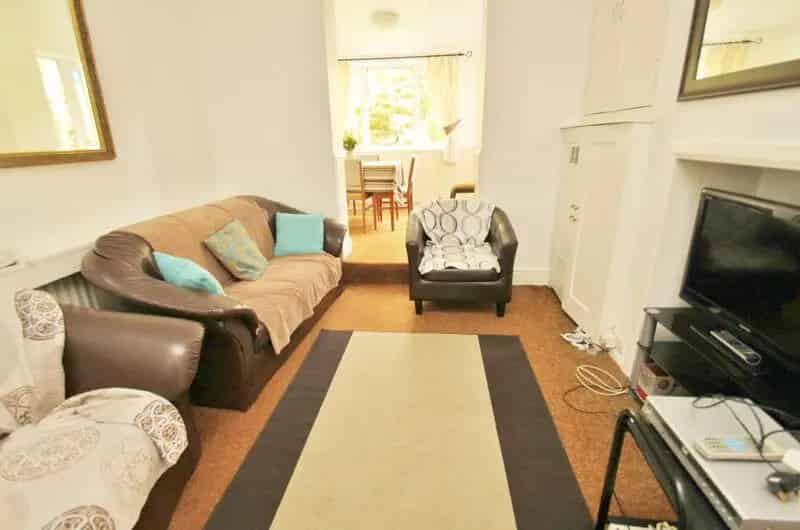 6 Bedroom Detached House Near Bournemouth University