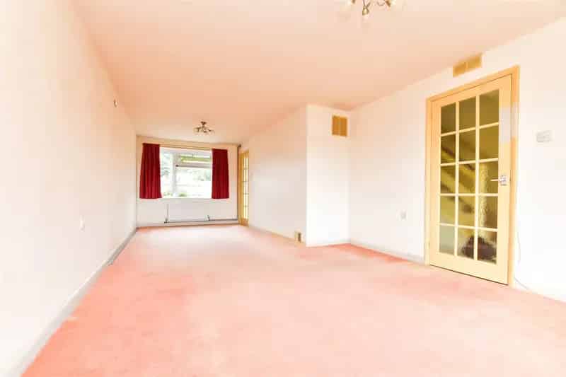3 Bedroom End Terrace House for Sale Near Holmwood Station