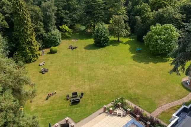 Detached House for Sale Mill Hill London NW7