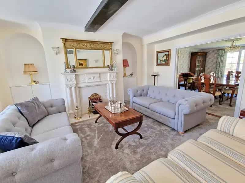 6 Bedroom Detached Stone House For Sale