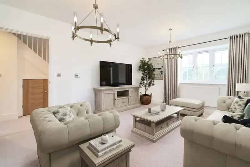 4 Bedroom Family Home with Garage and Garden