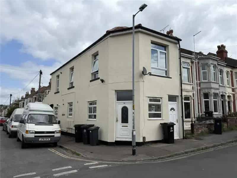 2 Bedroom Maisonette for Sale Near Stapleton Road