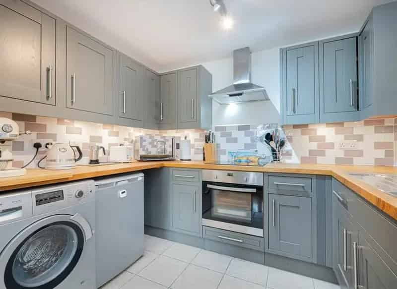 2 Bedroom Flat in Fulham with Gym Pool and Concierge