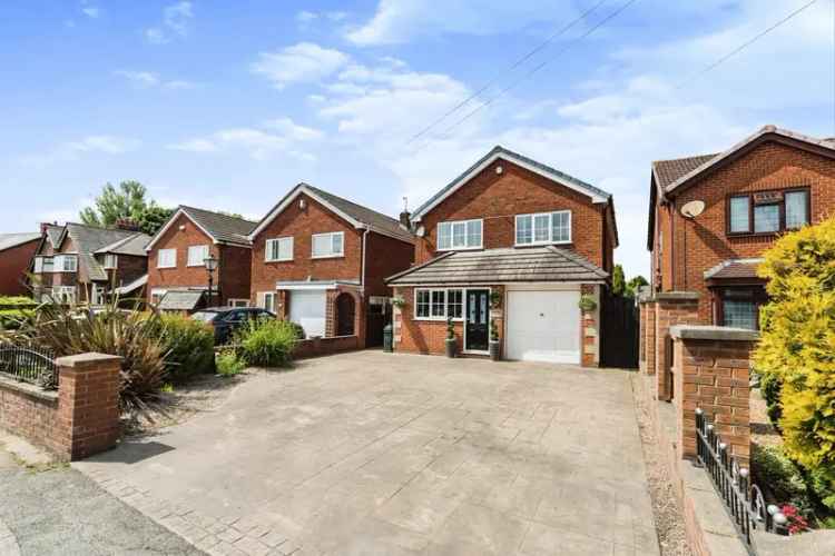 Four Bedroom Detached Family Home with Modern Fixtures and Large Garden