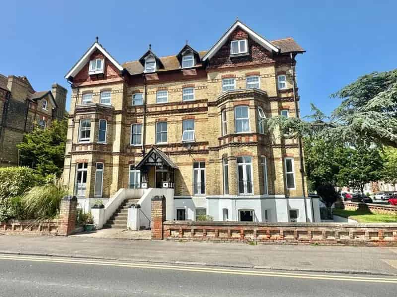 2 Bedroom Flat for Sale Folkestone Kent CT20