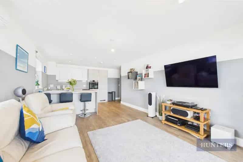 2 Bedroom Flat For Sale 783 sq ft