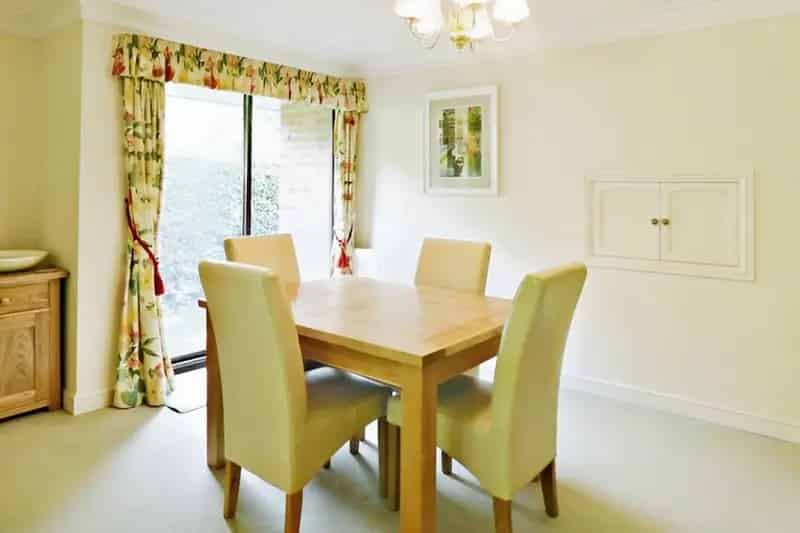 4 Bedroom Detached Bungalow Daws Hill Lane High Wycombe