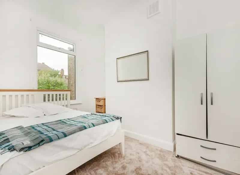 Clapham Two Double Bedroom Flat - Period Features Modern Kitchen