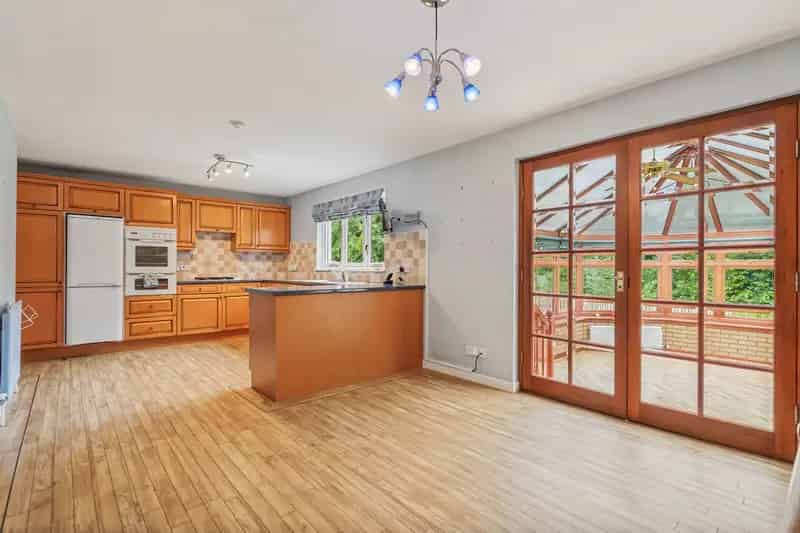 Five Bedroom Detached Villa Stirling