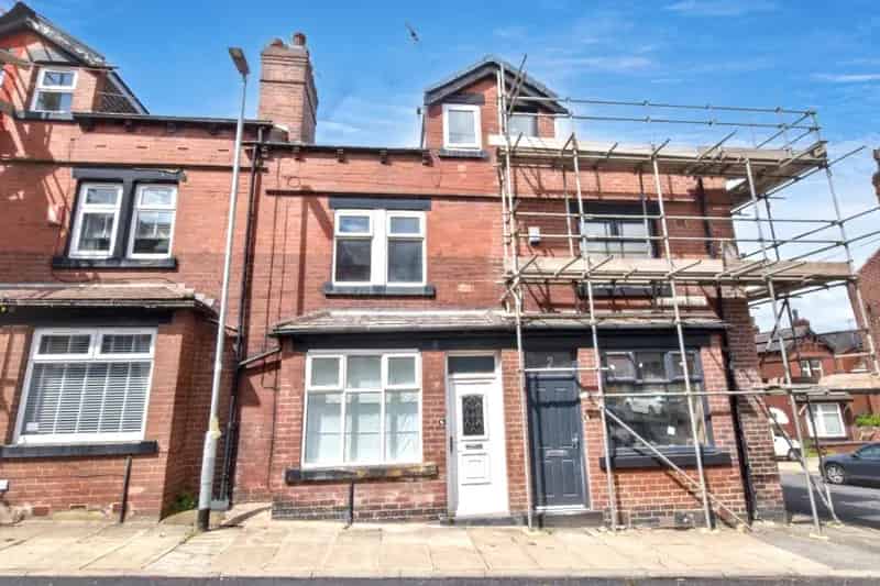 Spacious Period House For Sale Near Armley Town Street