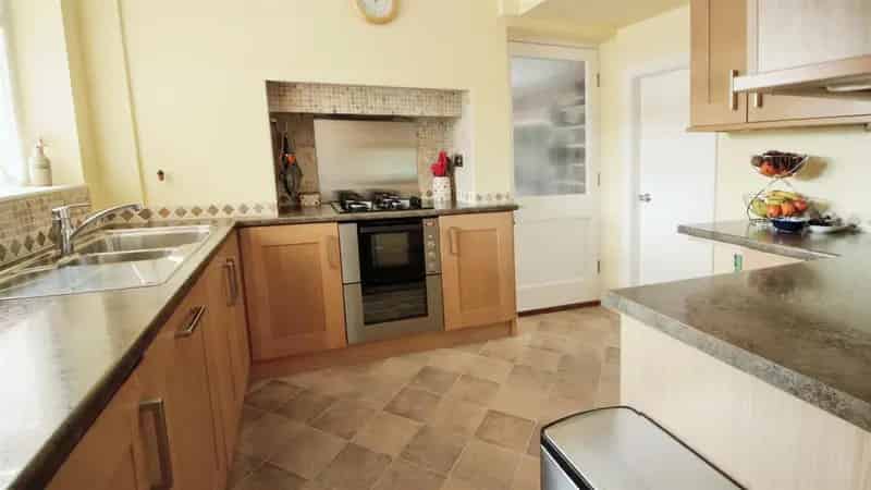 3 Bedroom Detached House to Rent Large Corner Plot Potential to Extend