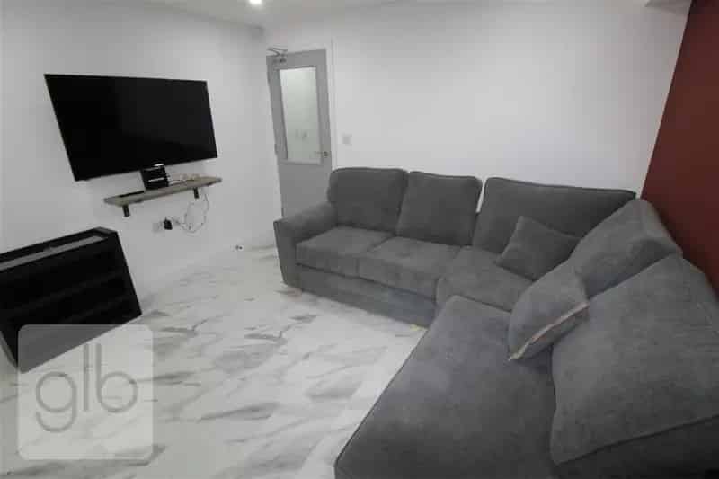 5 Bedroom Terraced House To Rent
