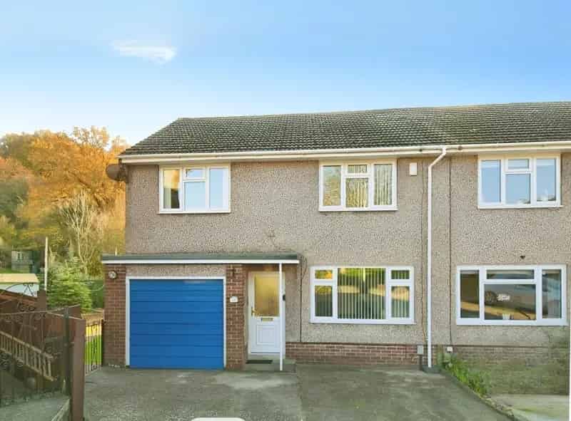 3 bedroom semi-detached house