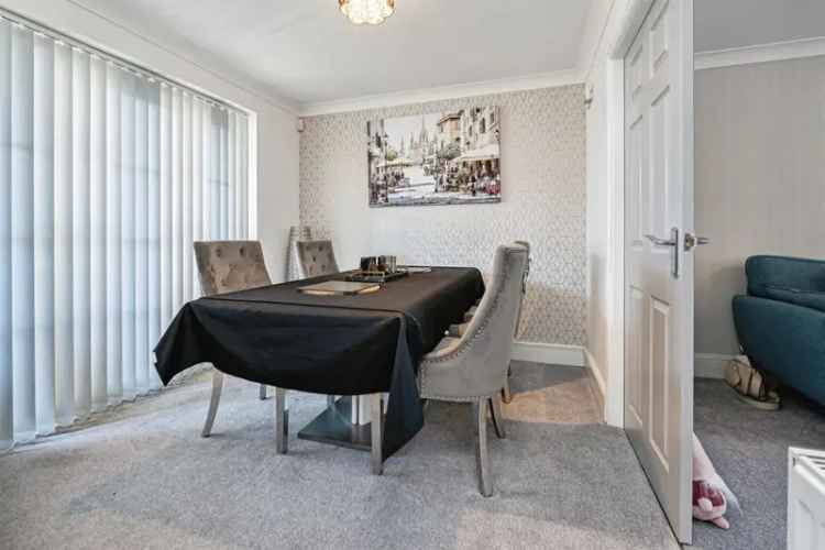 4 Bedroom Detached House in Kingswood Hull