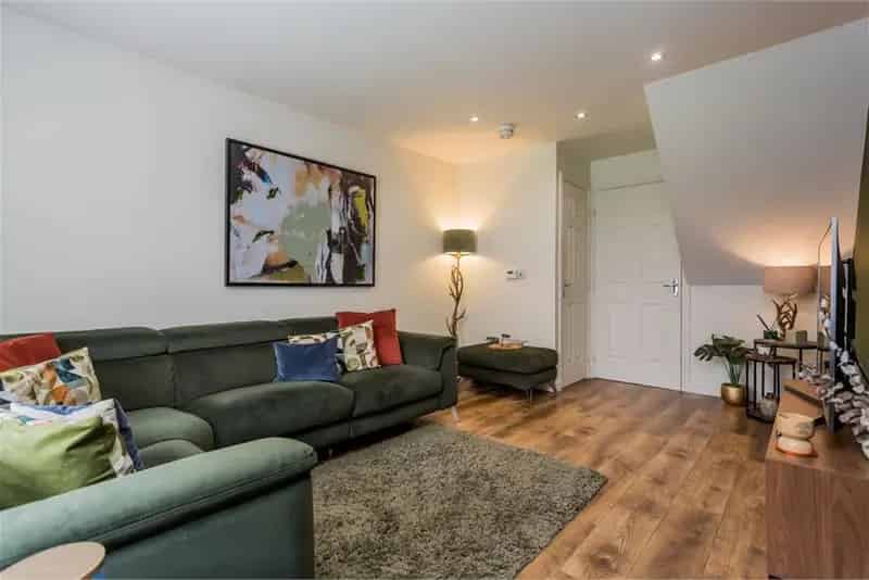 3 Bed Detached House with 2 Reception Rooms in Paisley